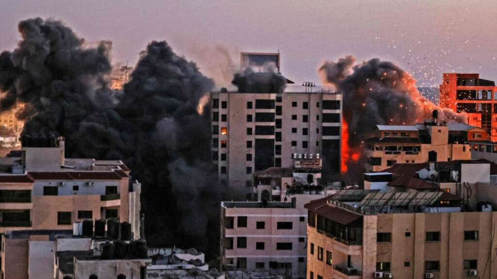 #GazaUnderAttack: More tension as reporter predicts collapse of Gaza building on air and it happen