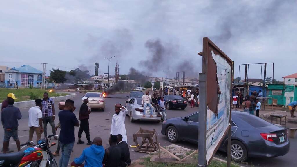 Tension in Oshogbo as suspected Yahoo Boys protest, attack EFCC