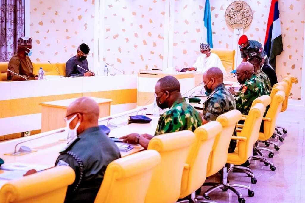 Buhari meets top security officials after Aso Rock attack