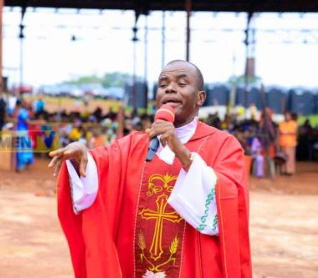 (VIDEO)Protest hits Enugu over Mbaka's dissappearance