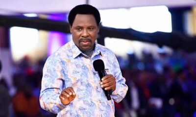 Lady starts prophesying after catching the Holy Ghost at prophet TB Joshua’s funeral (Video)