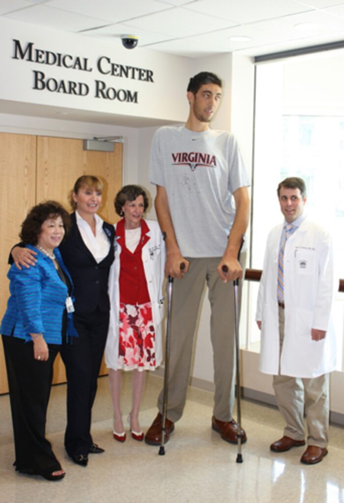Sultan Kösen, world's tallest man at the medical center board Room