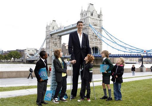Meet Sultan Kösen, the tallest man in the world
