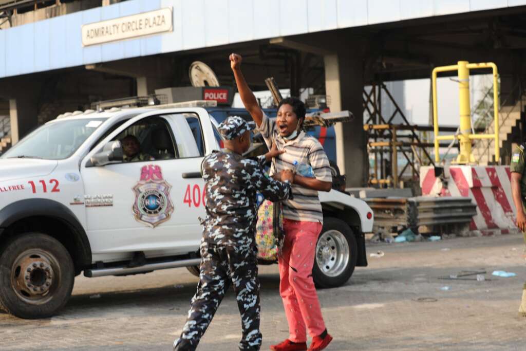 #Endsars Memorial Protest: Police arrest protesters at the Lekki tollgate