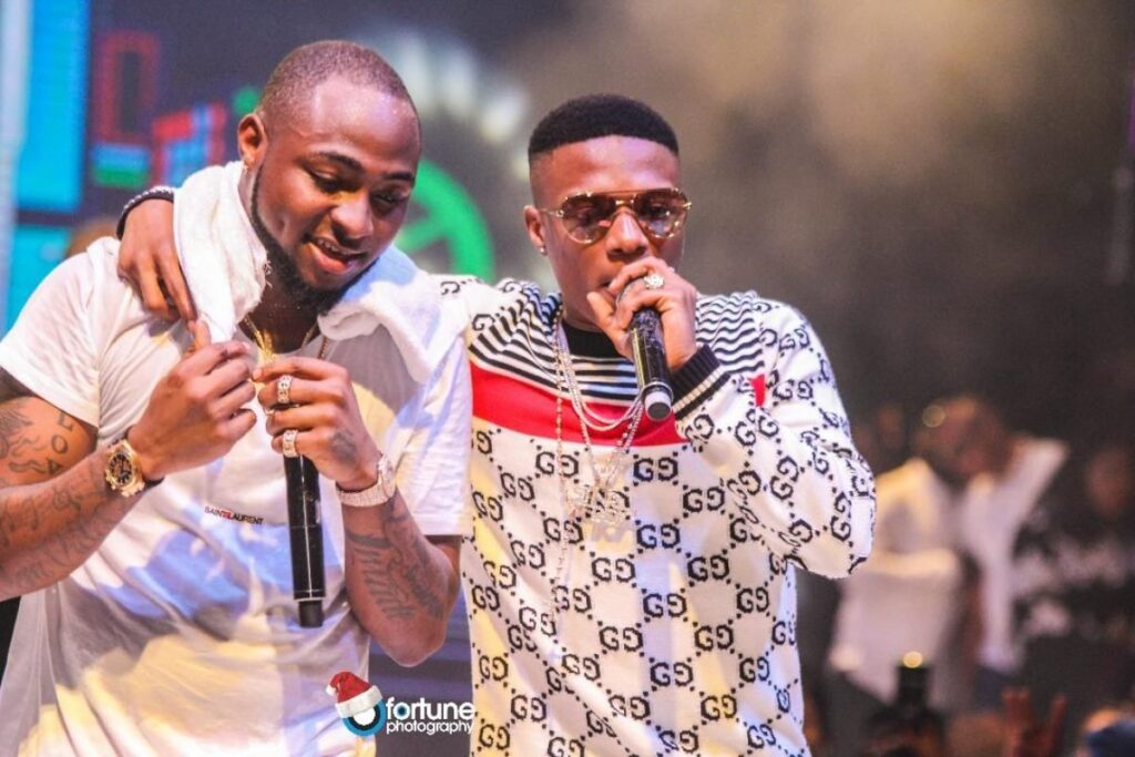Internet on fire as Wizkid and Davido hugs each other in Quilox