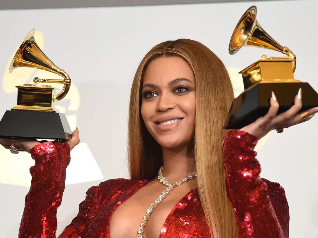 Beyoncé With her Grammys'