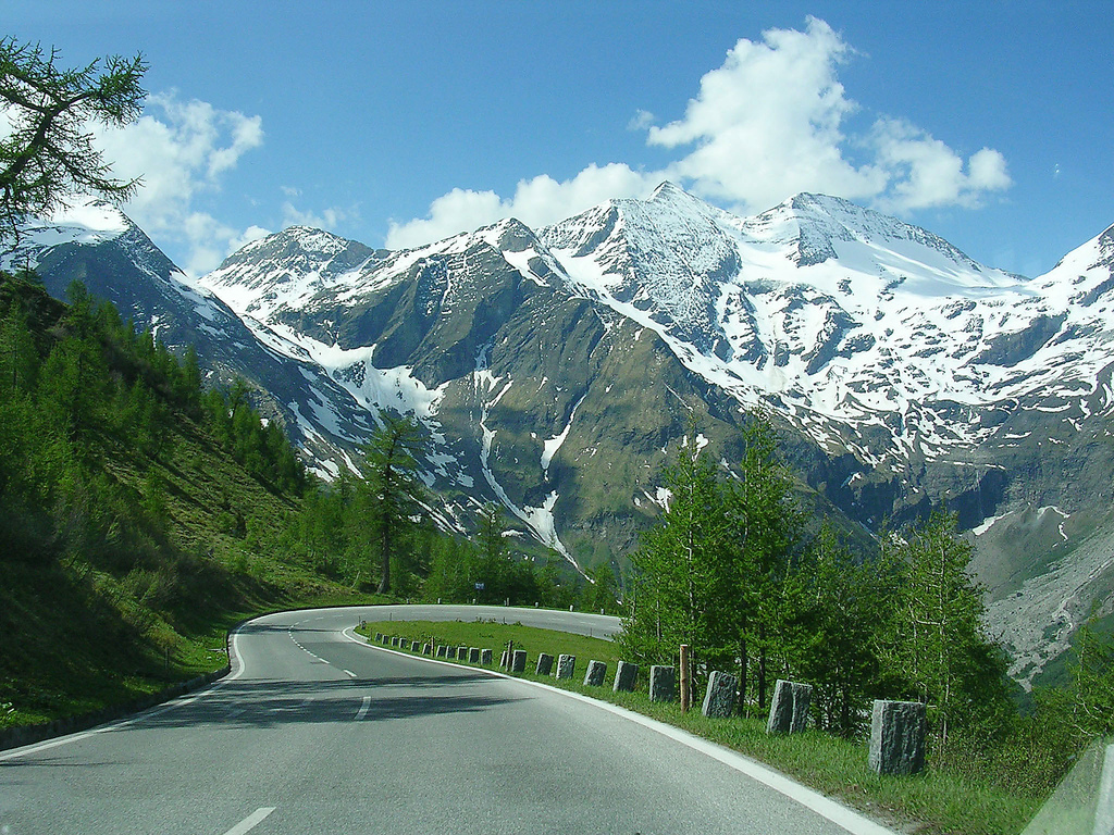 List of the Top 10 Countries in the World with the Finest Roads