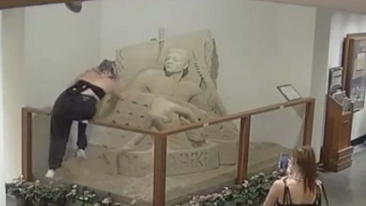 Teenage girls arrested for damaging sand sculpture at Royal Hawaiian Hotel