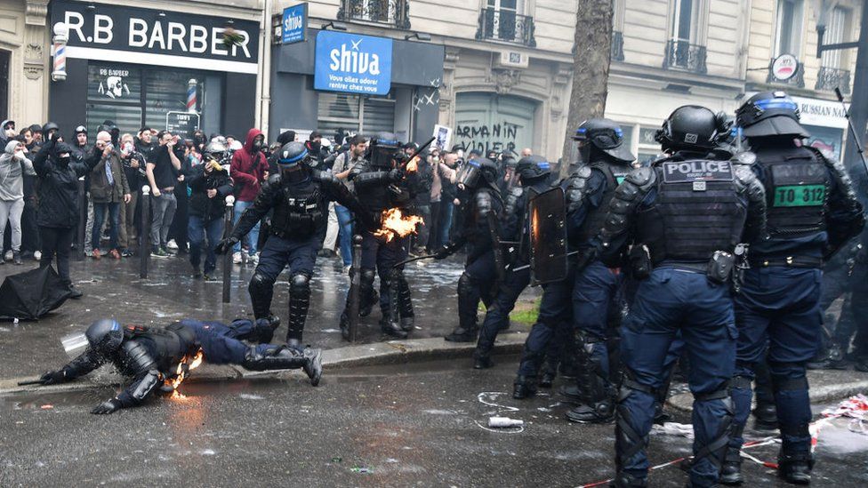 US, UK Warn Citizens to Avoid French Cities Over Protests