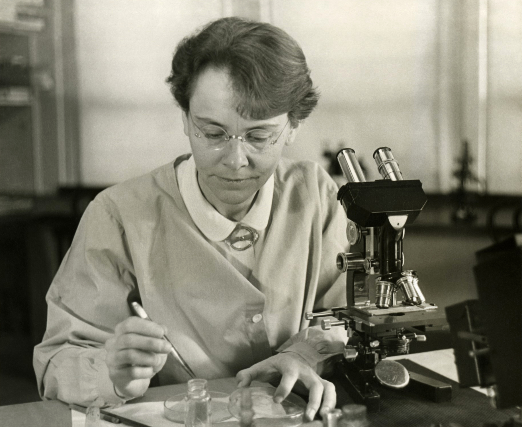 10 Famous Women Scientists In History