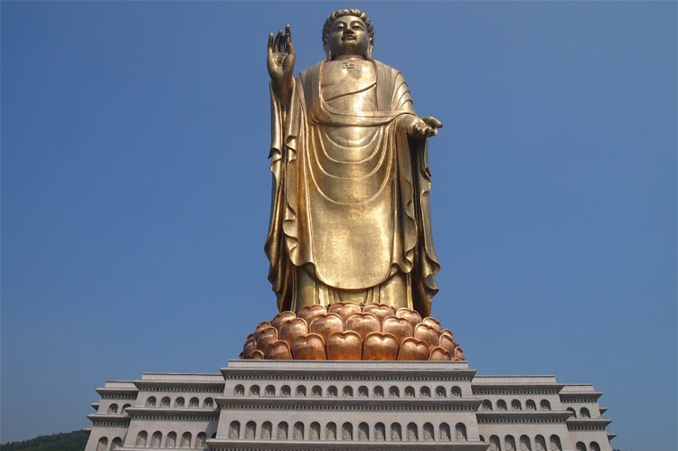 10 Enormous Monuments And Statues Around The World