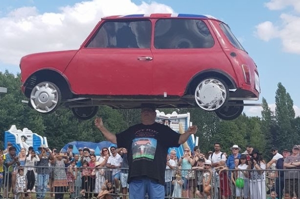 balanced car on head  Guinness World Records Ever Recorded
