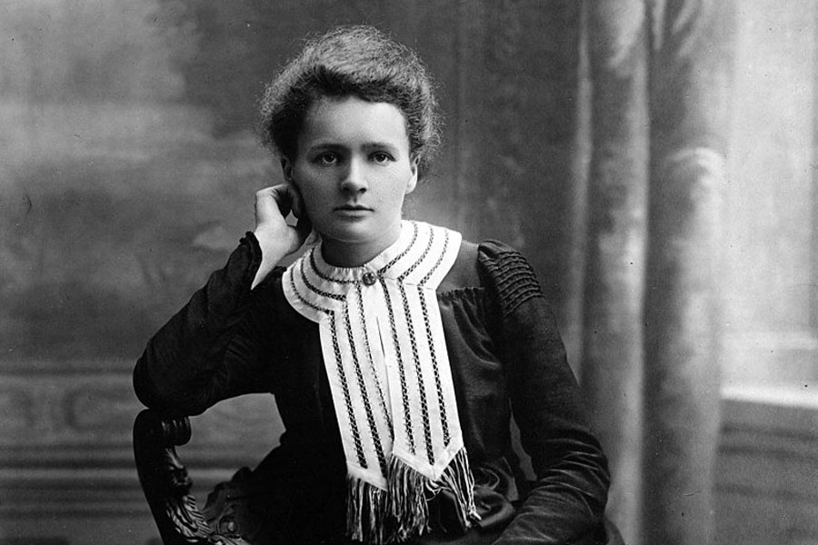 10 Famous Women Scientists In History