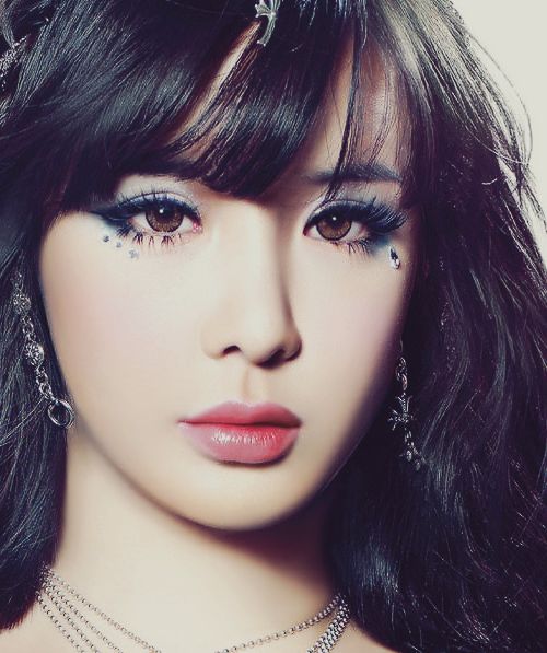 Park Bom one of korea famous celebrities