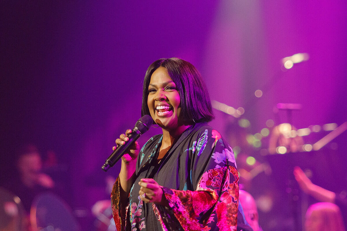 Cece Winans Biography and Net Worth