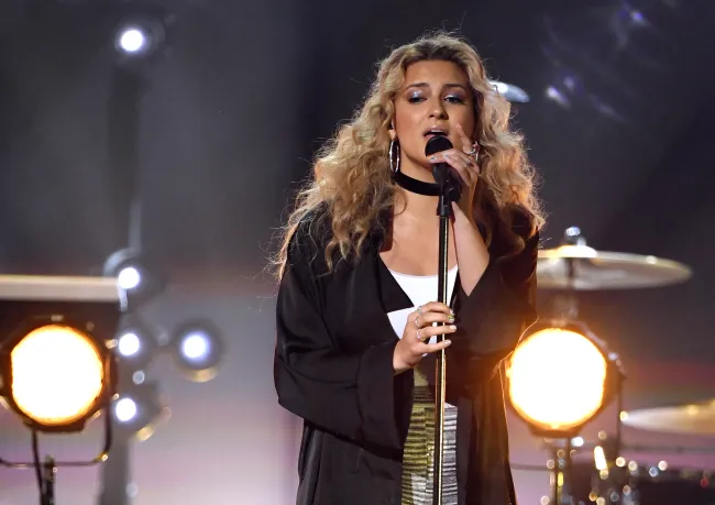 Tori Kelly Biography and Net Worth